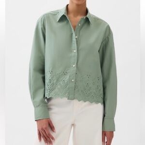 Gap women’s eyelet blouse